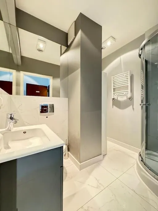 Wygodna Kawalerka Grojecka 194 Apartman Varsó 0*,